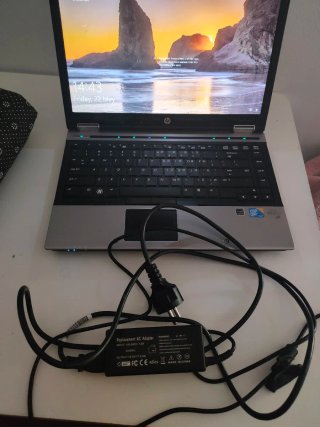 HP EliteBook Portátil Plata y Negro