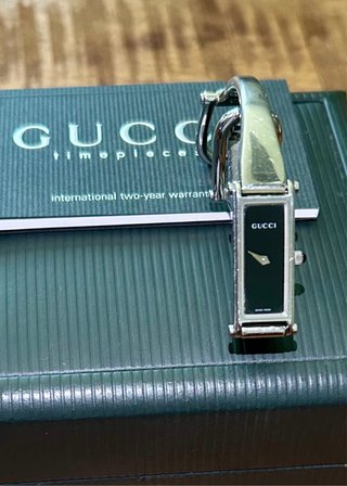 Reloj Gucci 1500L Negro y Plateado
