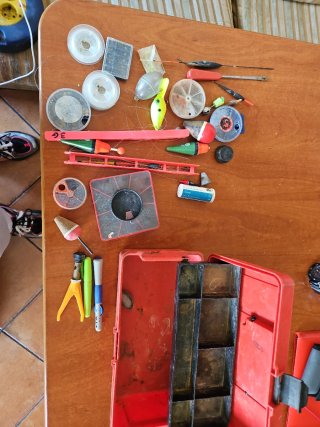 Caja de pesca con accesorios