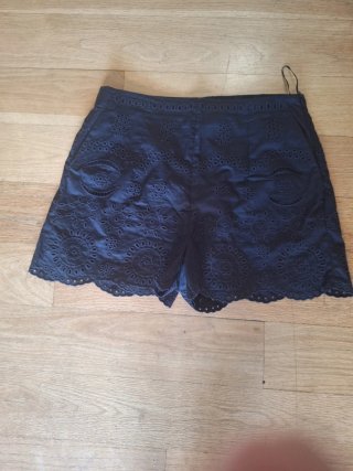 Zara Shorts Negros Bordados