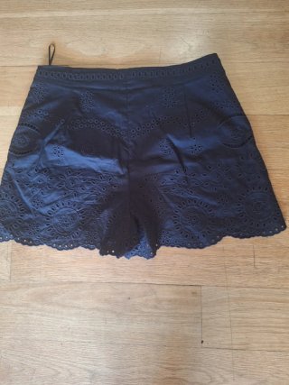 Zara Shorts Negros Bordados