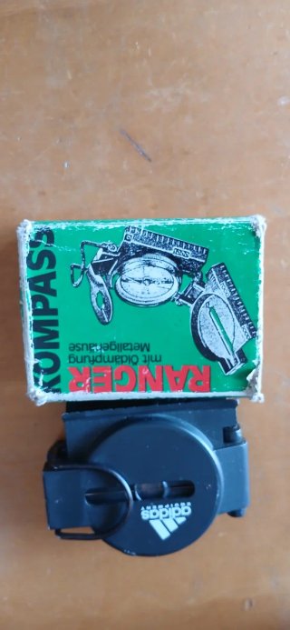 Brújula de senderismo RANGER KOMPASS. ADIDAS