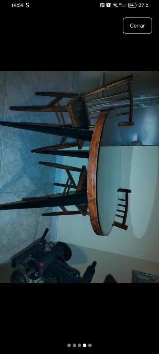 Mesa redonda y 2 sillas madera