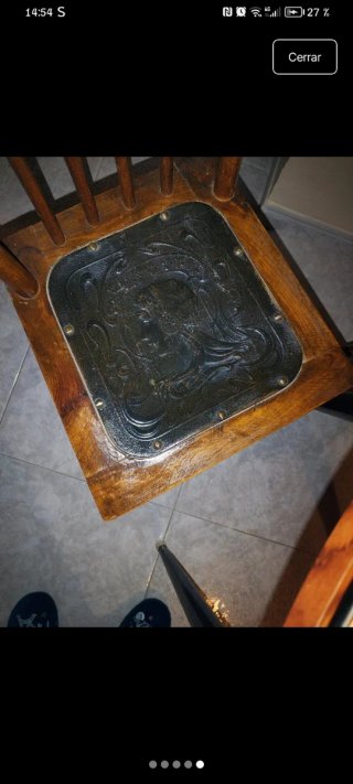 Mesa redonda y 2 sillas madera