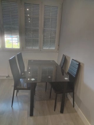 Mesa de comedor cristal y metal negra