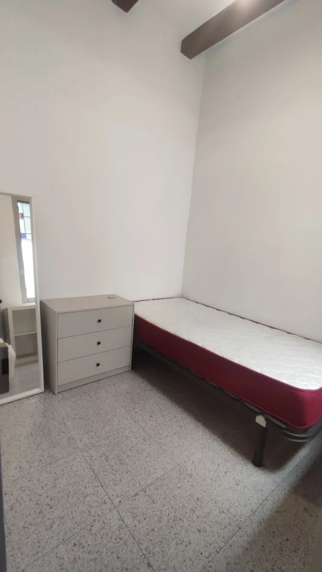 Habitación individual en alquiler.