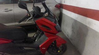 Moto  kymco 125K-ZCT.Negra,roja.