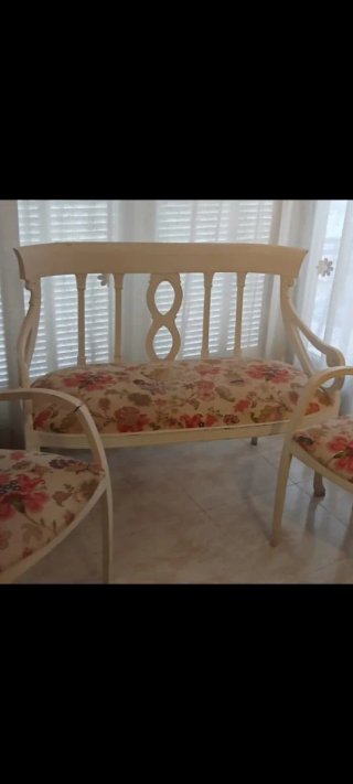 Sofá y 2 sillas vintage con mesita