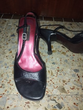 Zapatos de tacón negros