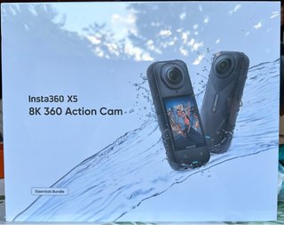 Camara insta360 x5 8K essentials bundle NUEVA