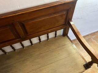 Muebles antiguos tallado a mano / Banca Manchega