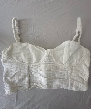 Top blanco fruncido