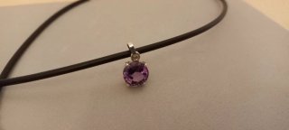Ciondolo in argento con ametista di 4 ct