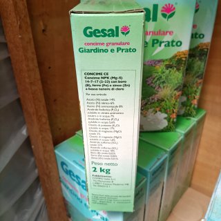 Concime 2Kg Granulare Gesal Giardino e Prato