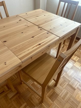 Mesa de comedor de madera