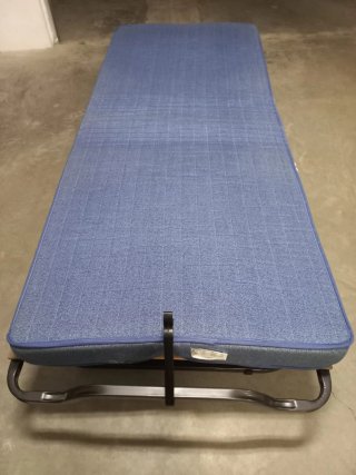 Cama Plegable Azul y Madera