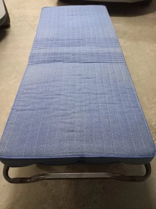 Cama Plegable Azul y Madera