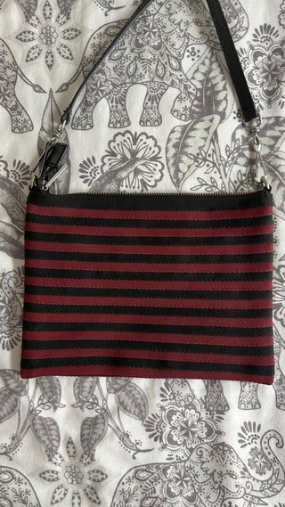 Bolso Bimba y Lola rayas rojo y negro
