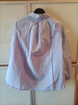Camisa azul de manga larga