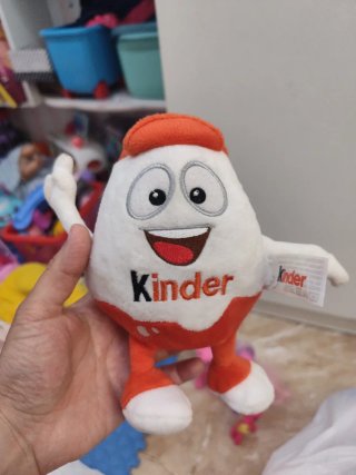 Peluche de huevo kinder