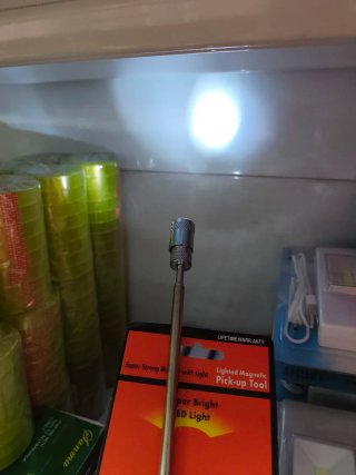 Attrezzo magnetico con luce LED