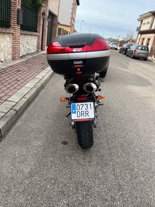 Yamaha Fazer 600 Negra con Baúl