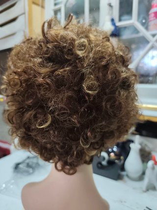 Peluca pelo humano rizado castaño y mechas rubias