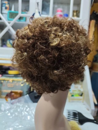 Peluca pelo humano rizado castaño y mechas rubias