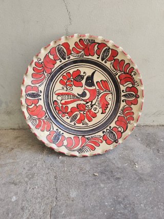 Plato de cerámica ROJO decorado a mano