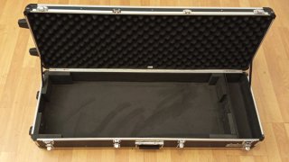 FLYTH Pro Case Yamaha MX49 V2 con ruedas