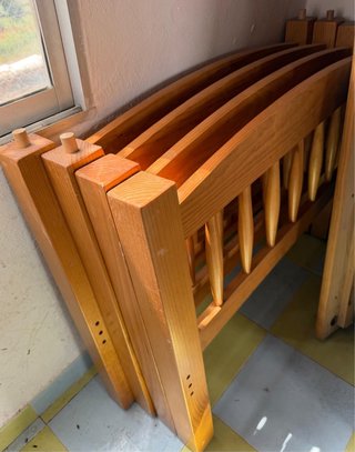Literas de madera con colchones