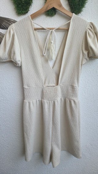 Mono corto Zara beige bordado