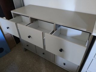 Cajonera gris y blanca