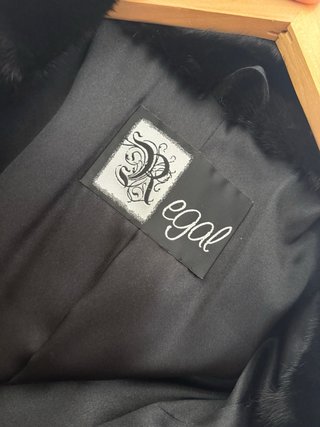 Abrigo de alta gama  (Marca Regal ) negro