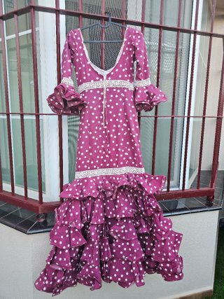 Traje de flamenca morado lunares