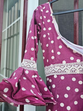 Traje de flamenca morado lunares
