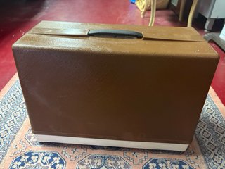 Caja para máquina de coser
