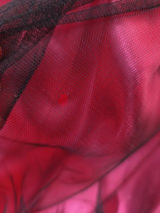 Vestido de fiesta rojo y negro