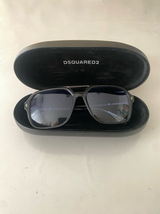 Stupendi Occhiali da sole Dsquared2 neri lenti blu