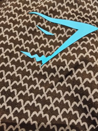 Sudadera Gymshark Negra y Azul