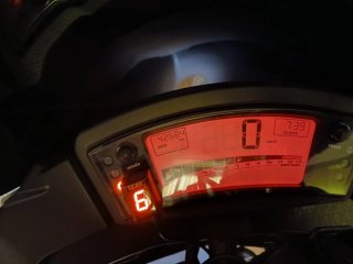 Kawasaki ER6F Blanca y Negra se vende con maleta