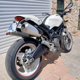 Ducati Monster 696