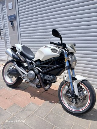 Ducati Monster 696
