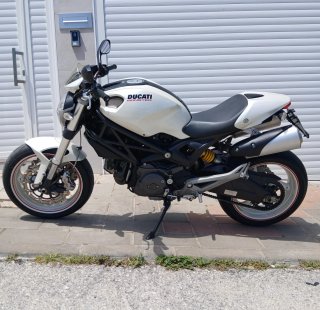 Ducati Monster 696