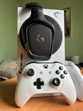 Xbox Series S + 2 Mandos + Auriculares