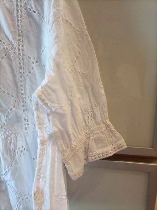 Blusa blanca bordada