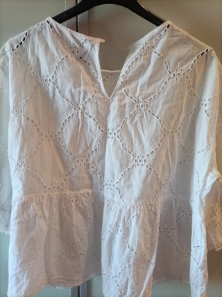 Blusa blanca bordada
