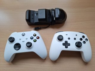 2 Mandos Gamer 1 Xbox +  Cargador.