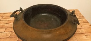 Antico braciere in rame martellato