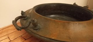 Antico braciere in rame martellato